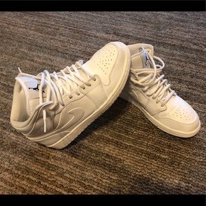 8.5 men’s Air Jordan 1s mid
